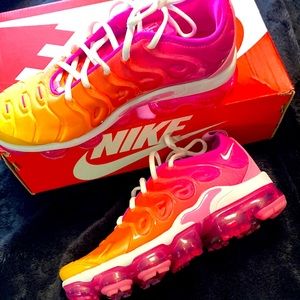 Nike Air Vapormax Plus laser fuchsia/ white